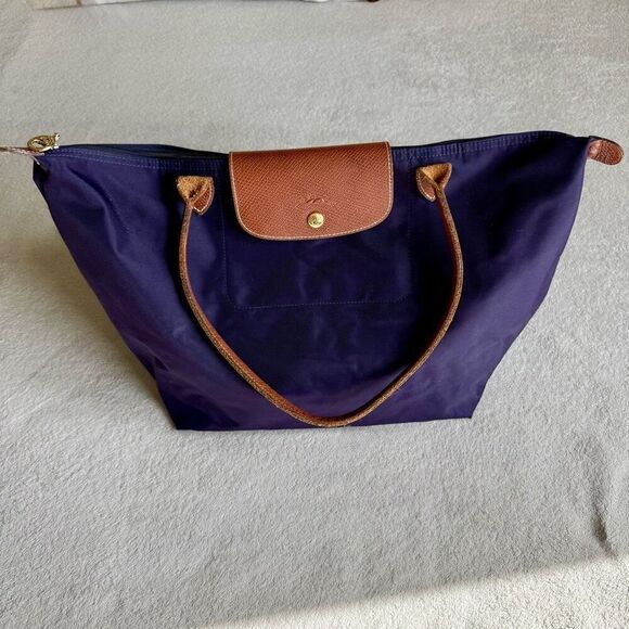 Longchamp Handbags - Longchamp Large Billberry Le Pliage Tote